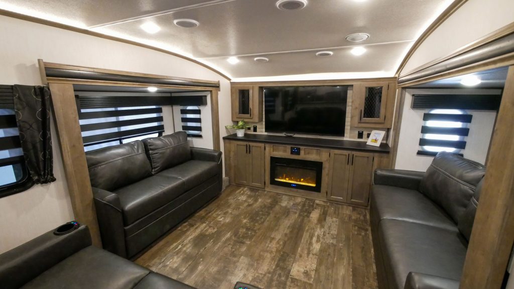Inside the popular Sabre 5th wheel