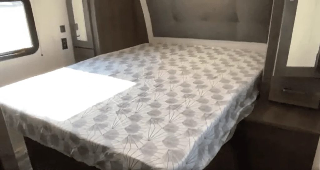 Master bed In the Transcend 297QB