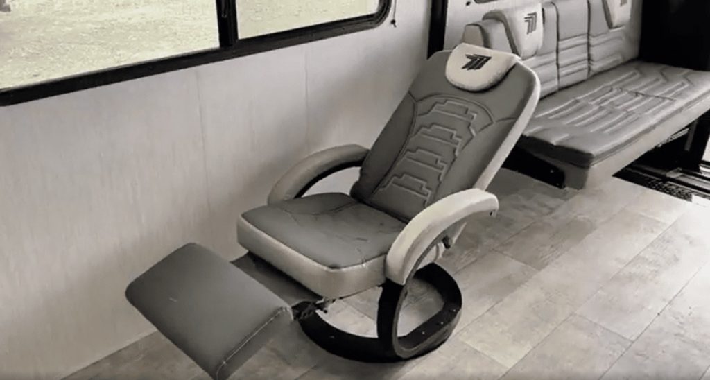 2023 Momentum 25G captains chair