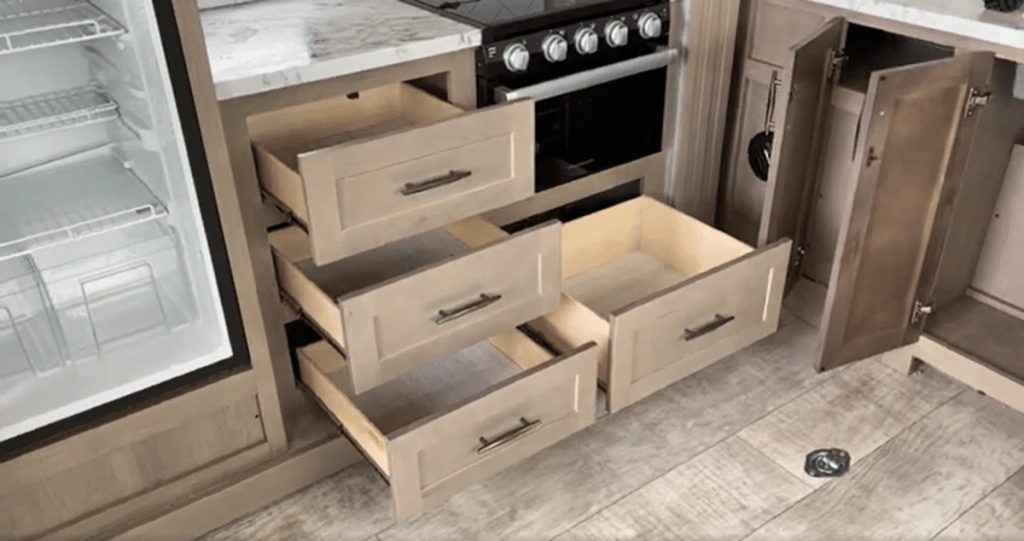2023 Momentum 25G kitchen storage