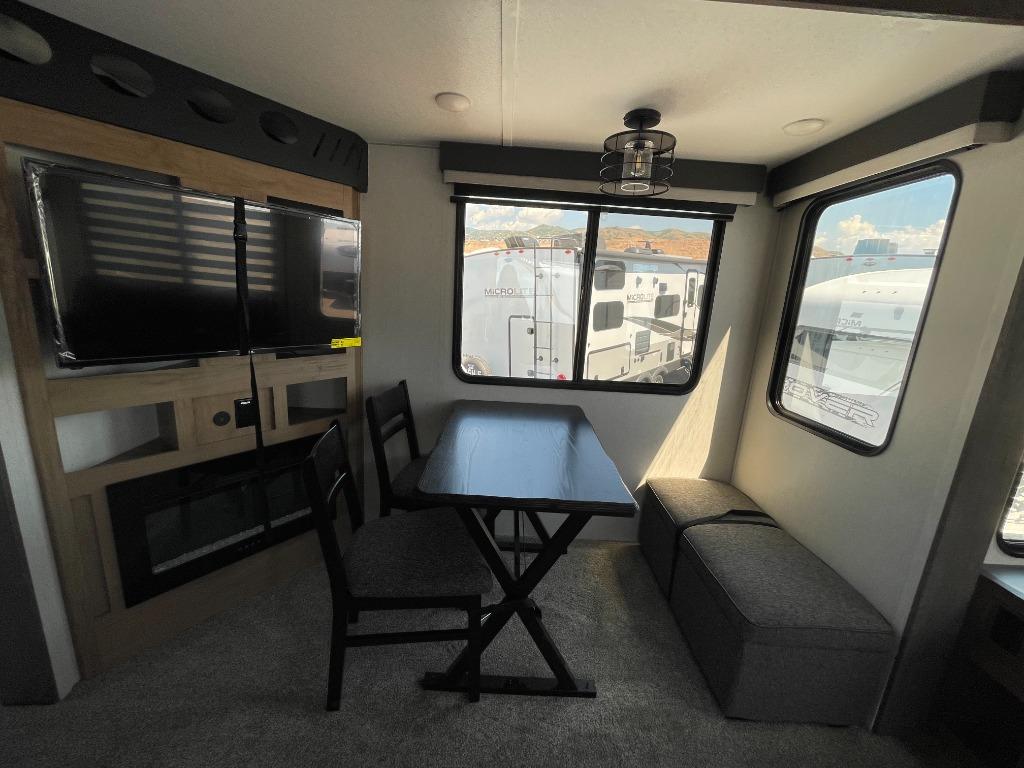 27SGS living area slide
