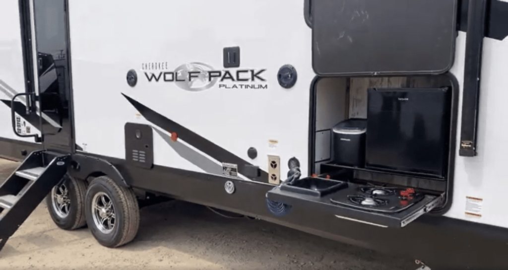 27pack10 outdoor cooking area