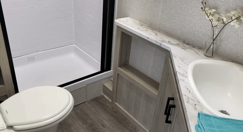 Alta Xtreme 3100KXT bathroom