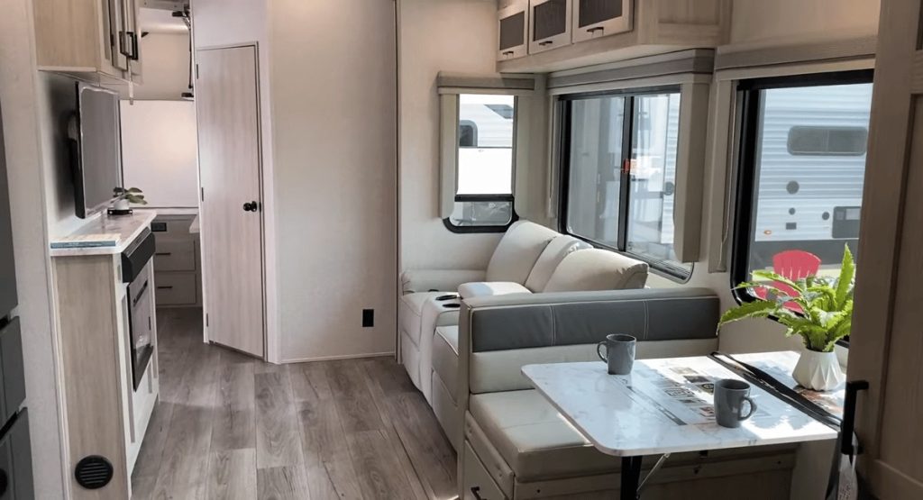 Alta Xtreme 3100KXT living room