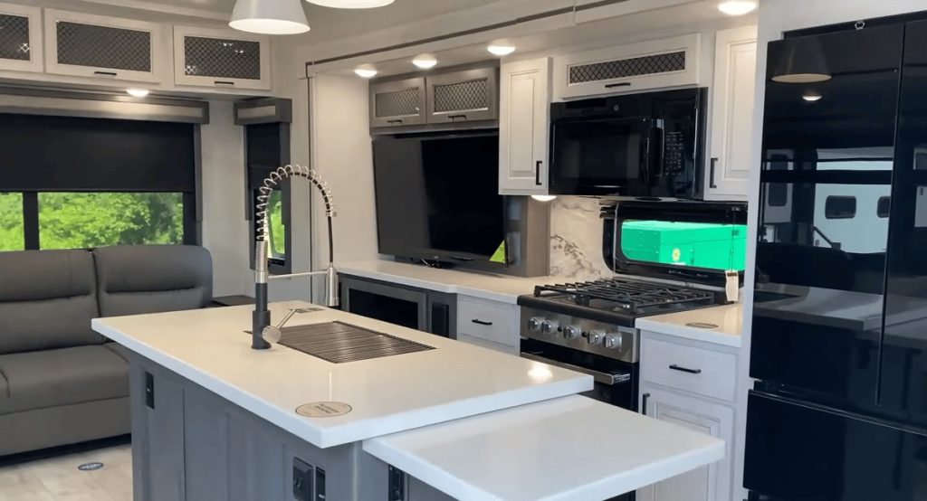 Ahara 325RL Fifth Wheel sink