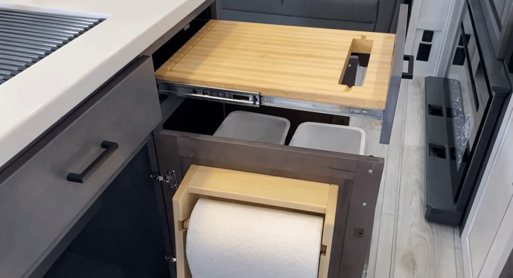 Ahara 325RL Fifth Wheel kitchen features