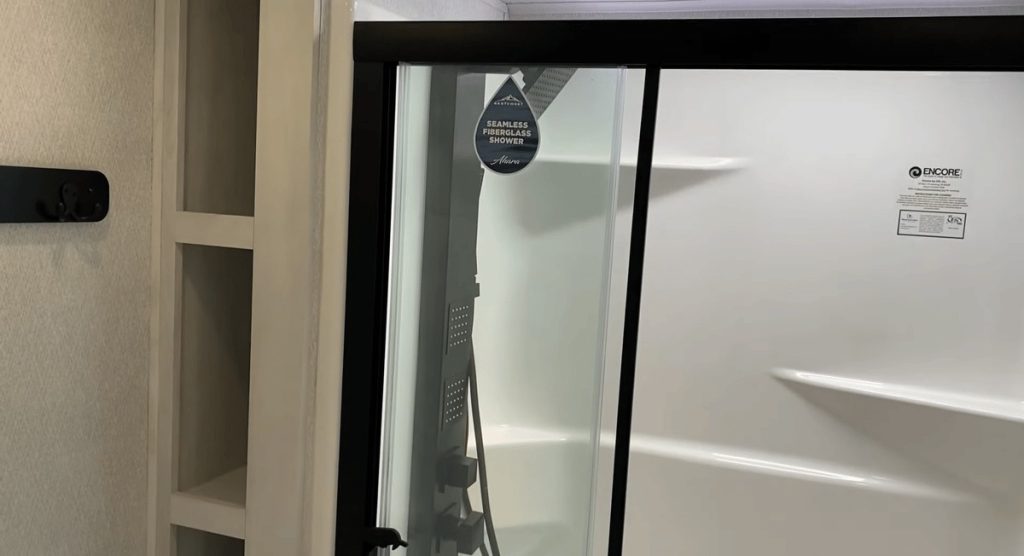 Ahara 325RL Fifth Wheel shower