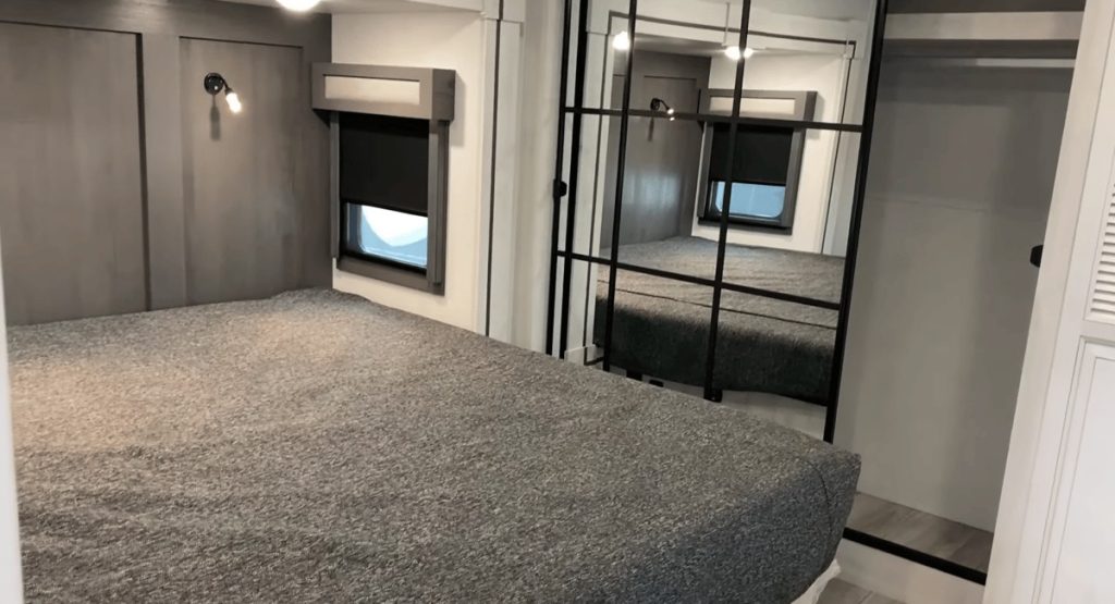 Takoda 350KTH Toy Hauler bedroom