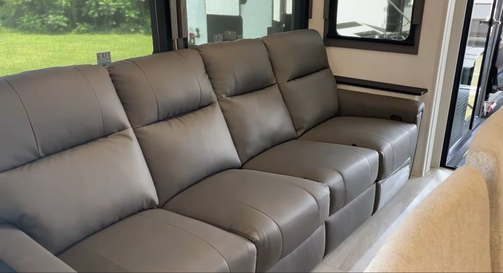 Takoda 350KTH Toy Hauler living