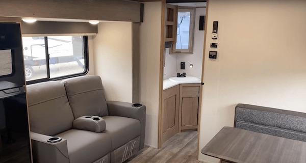 2024 Alpha Wolf 23LDE living room