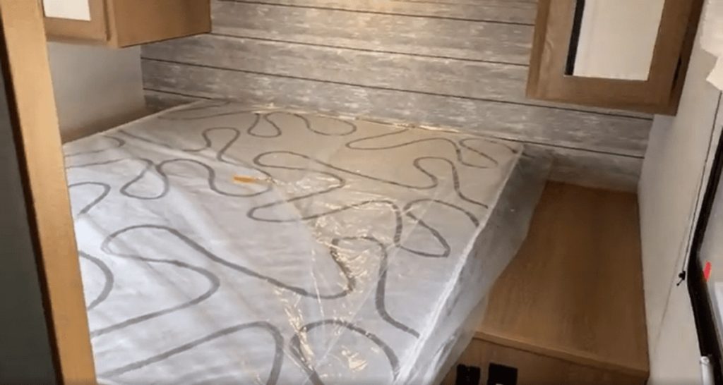 Avenger 24FKS main bedroom