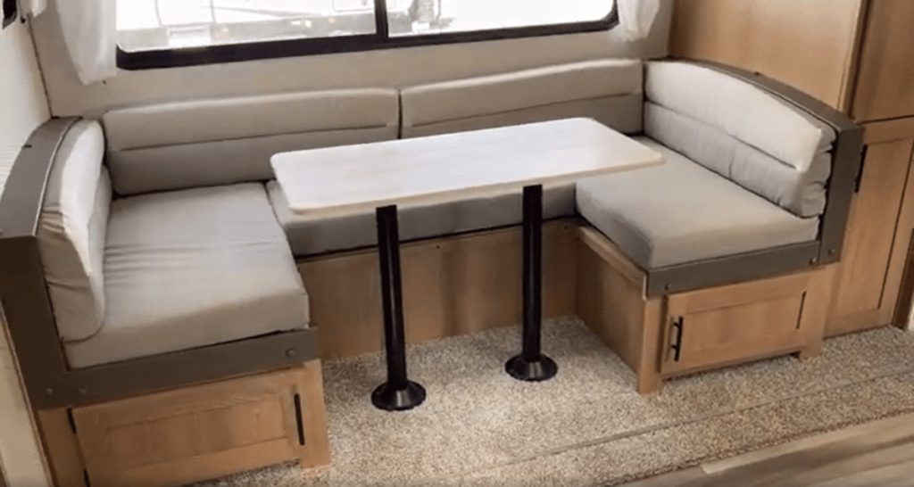 Avenger 24FKS dinette