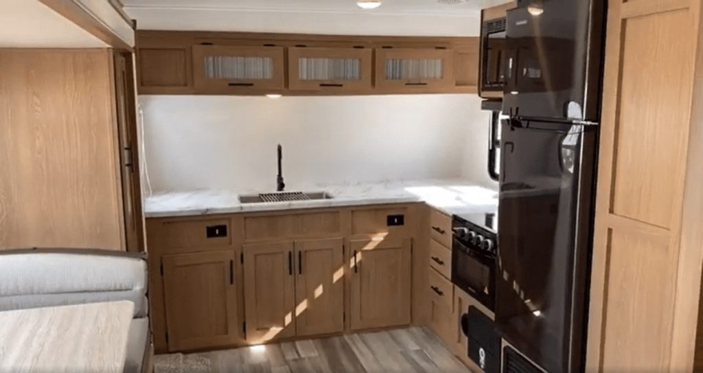 Avenger 24FKS kitchen