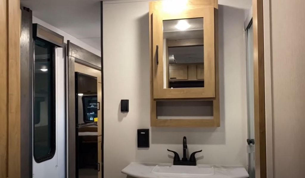 Freedom Express 298FDS Bathroom