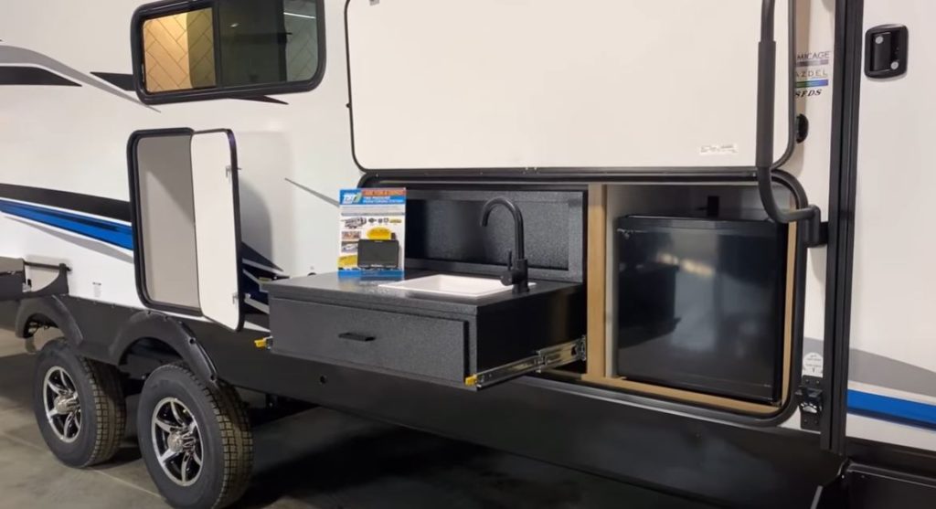 Freedom Express 298FDS Outside Prep