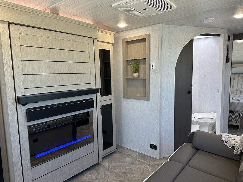 Salem 24VIEW Travel Trailer hidden bunk room