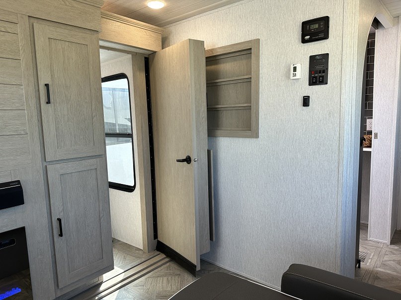 Salem 29VIEW Travel Trailer Interior