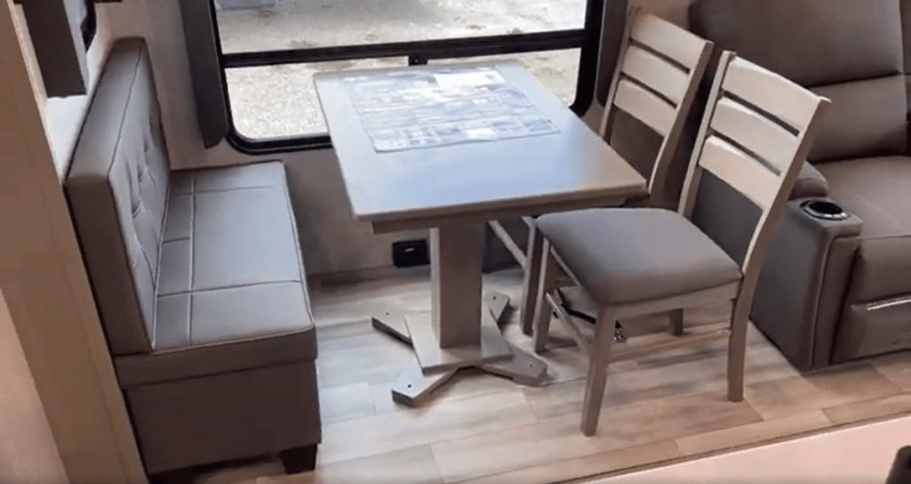 Reflection 303RLS dinette