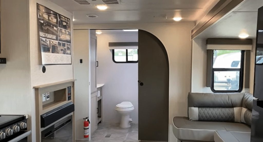 22ebs living area and bathroom