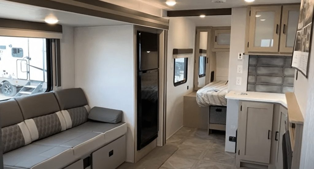 22rbs living area and kitchen