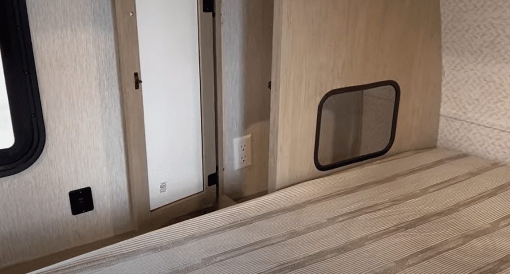 22rbs bedroom storage