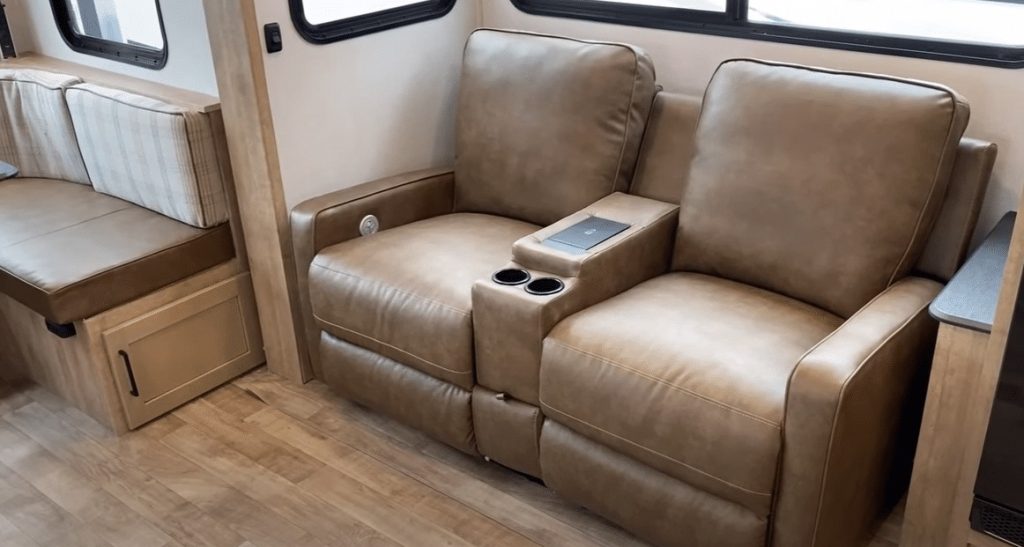 Keystone Arcadia 253SLRD theatre seating