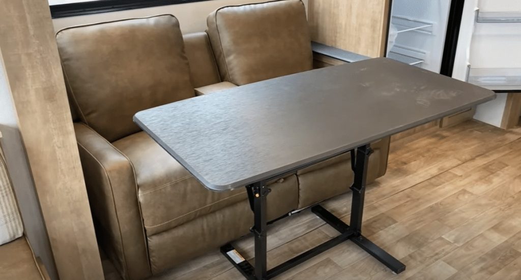 Keystone Arcadia 253SLRD table