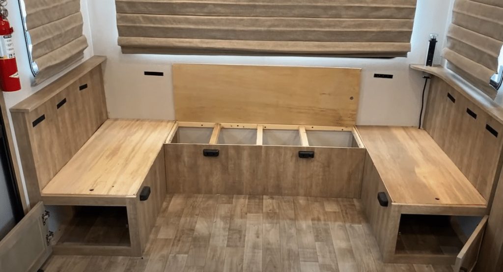 Keystone Arcadia 253SLRD kitchen storage
