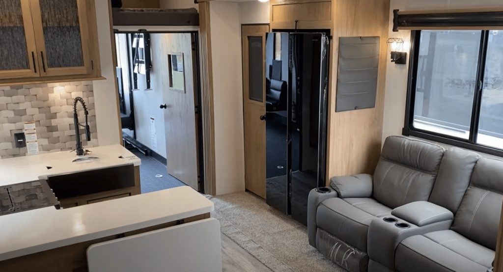 4500pack14d living and kitchen