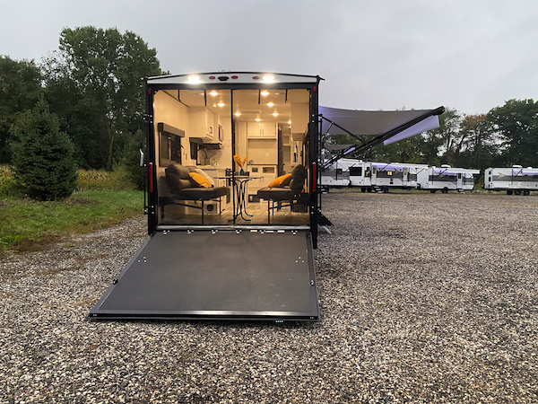 Go Play 263TH travel trailer garage