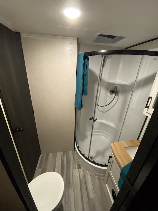 Go Play 263TH travel trailer bathroom