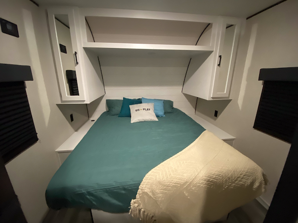 Go Play 263TH travel trailer bedroom