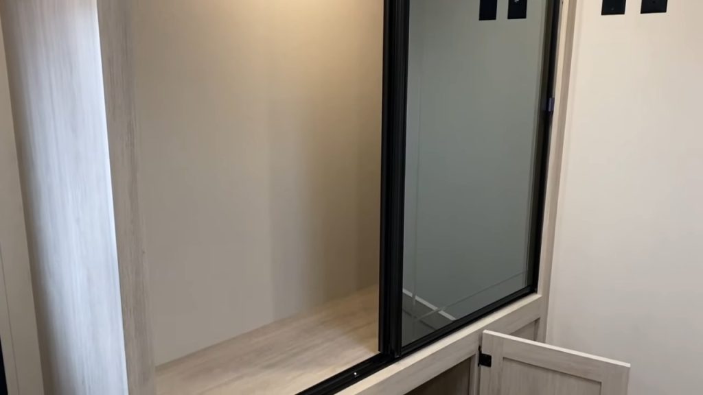 2024 Catalina 263FKDS closet open