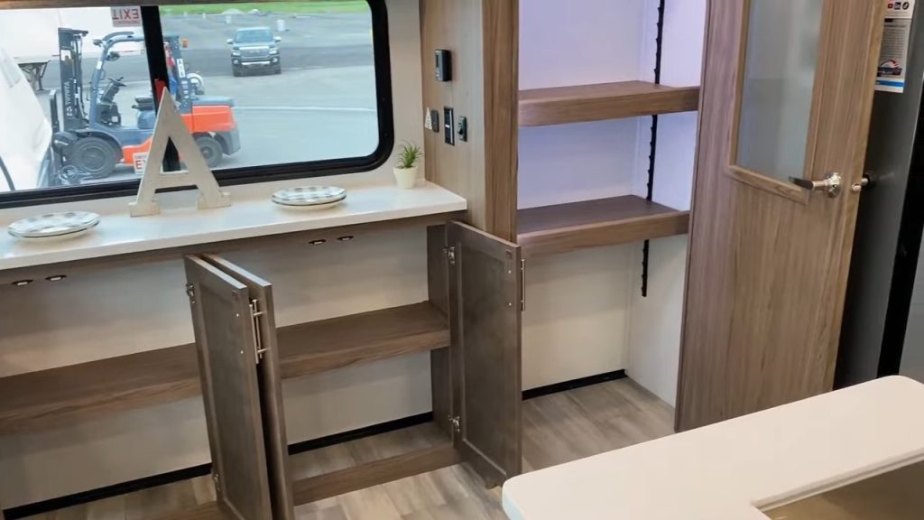 37MBR kitchen storage