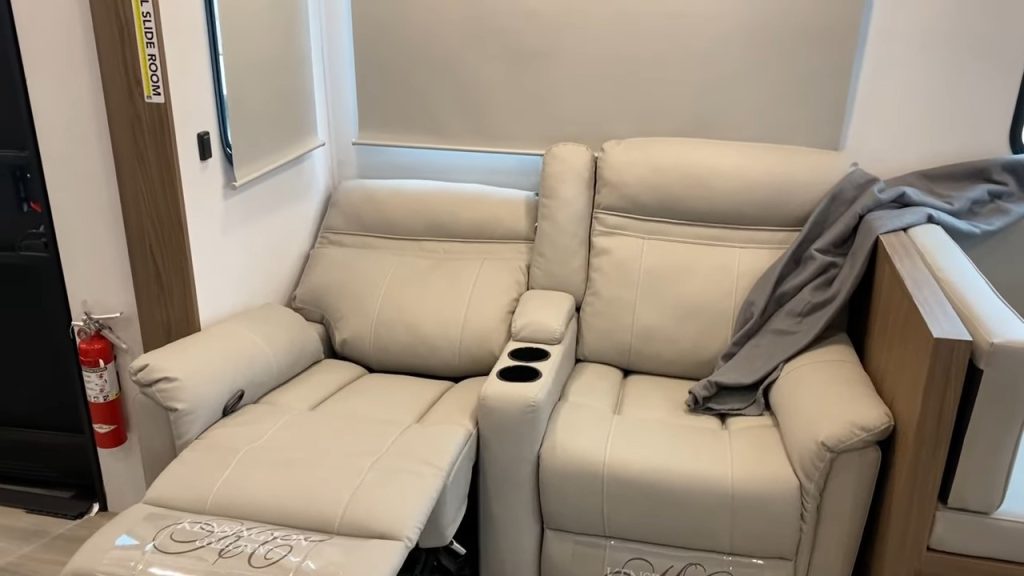 37MBR theater seating