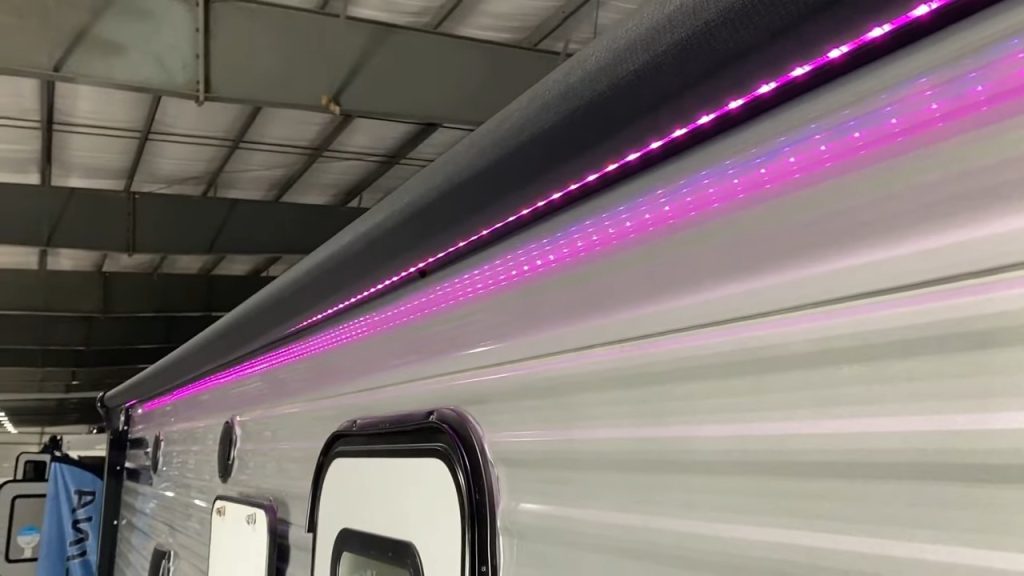 2024 Catalina 243RBS exterior