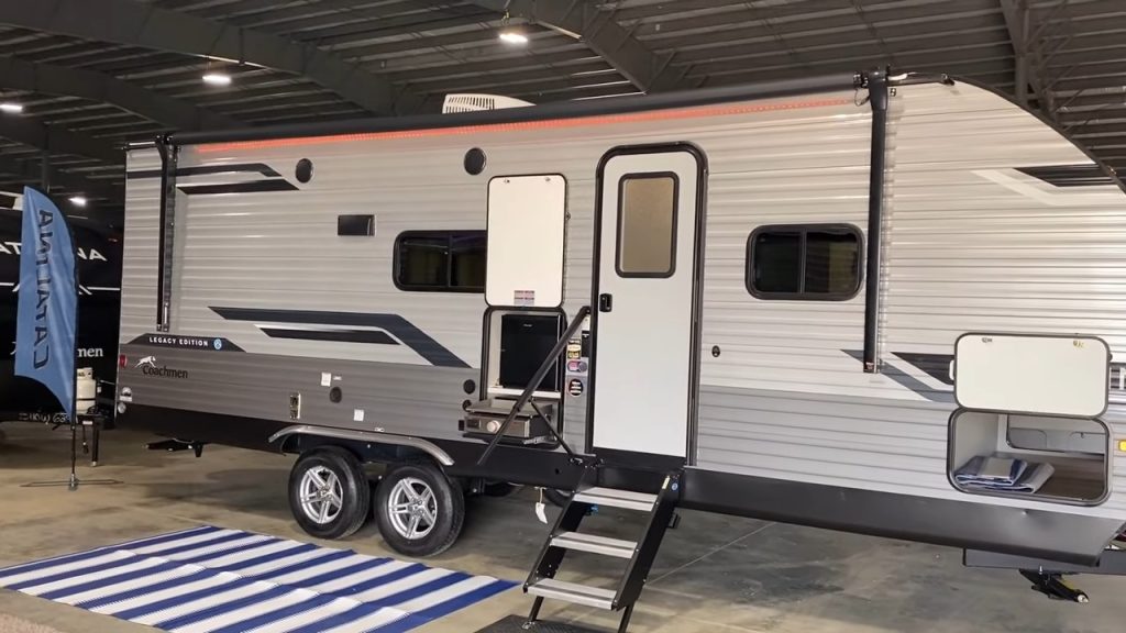 2024 Catalina 243RBS exterior