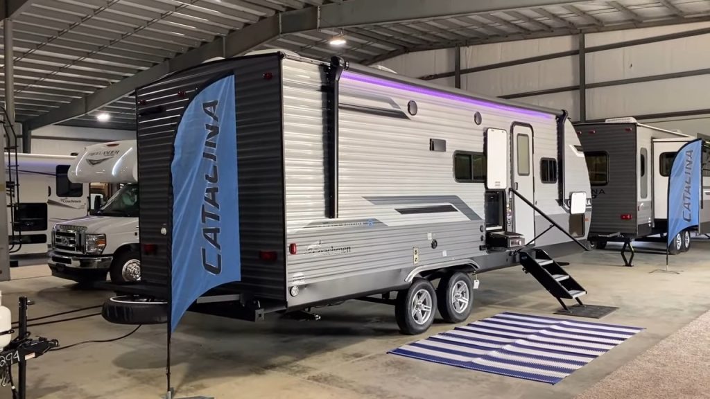 2024 Catalina 243RBS exterior