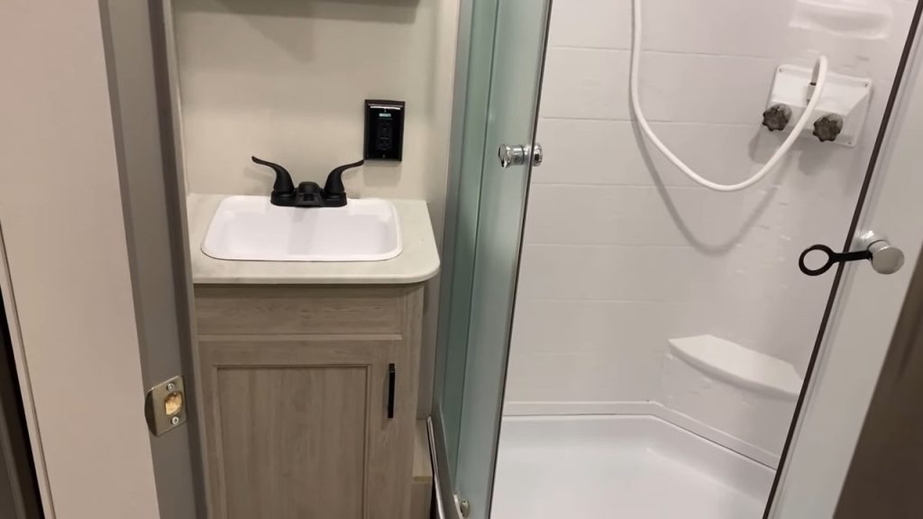 2024 Catalina 243RBS bathroom