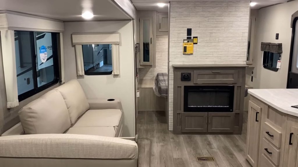 2024 Catalina 243RBS living