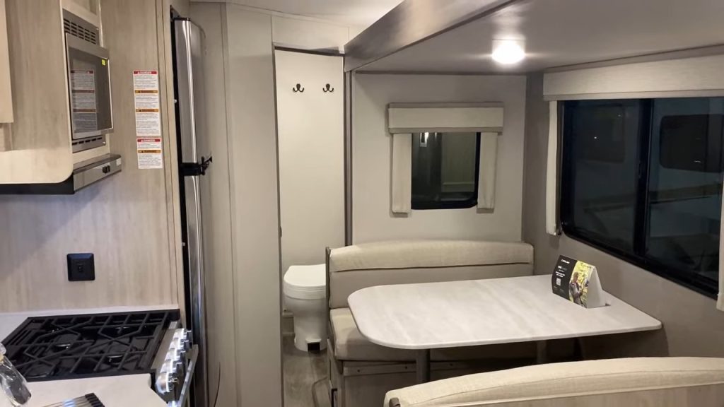 2024 Catalina 243RBS road mode