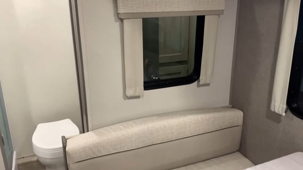 2024 Catalina 243RBS