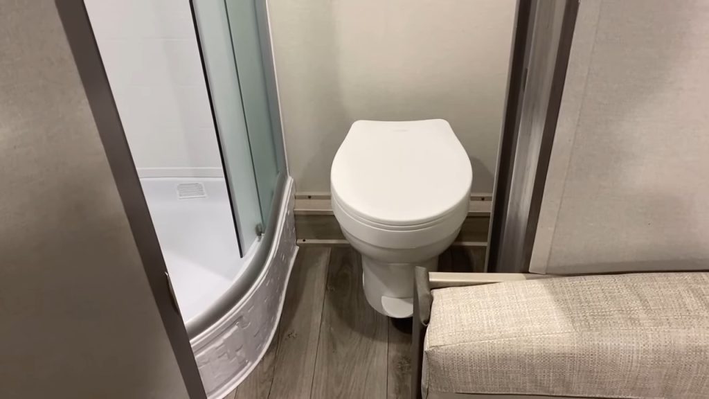 2024 Catalina 243RBS road mode