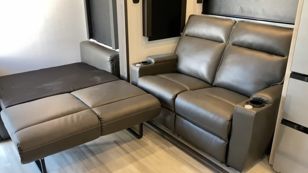 2024 Fuzion 425 living