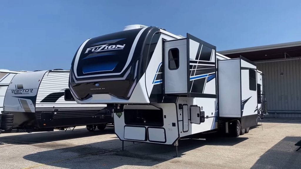 2024 Fuzion 425 Fifth Wheel exterior