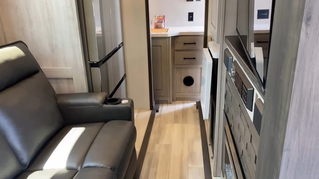 2024 Fuzion 425 road mode