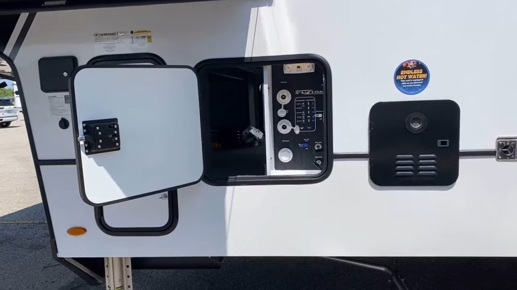 2024 Fuzion 425 Fifth Wheel exterior