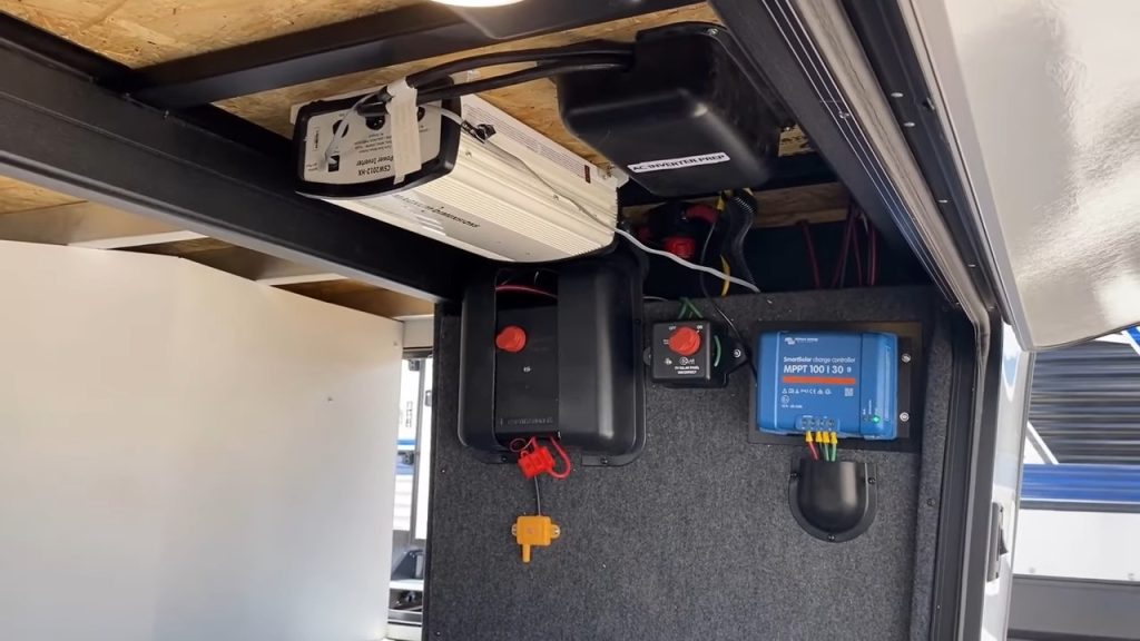 2024 Fuzion 425 Fifth Wheel exterior