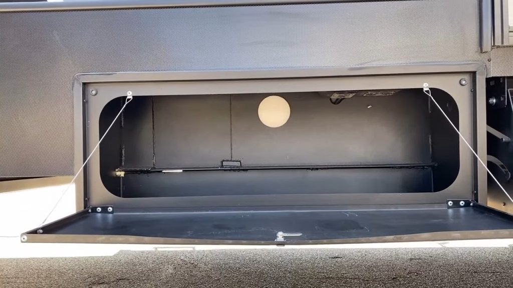 2024 Fuzion 425 Fifth Wheel exterior