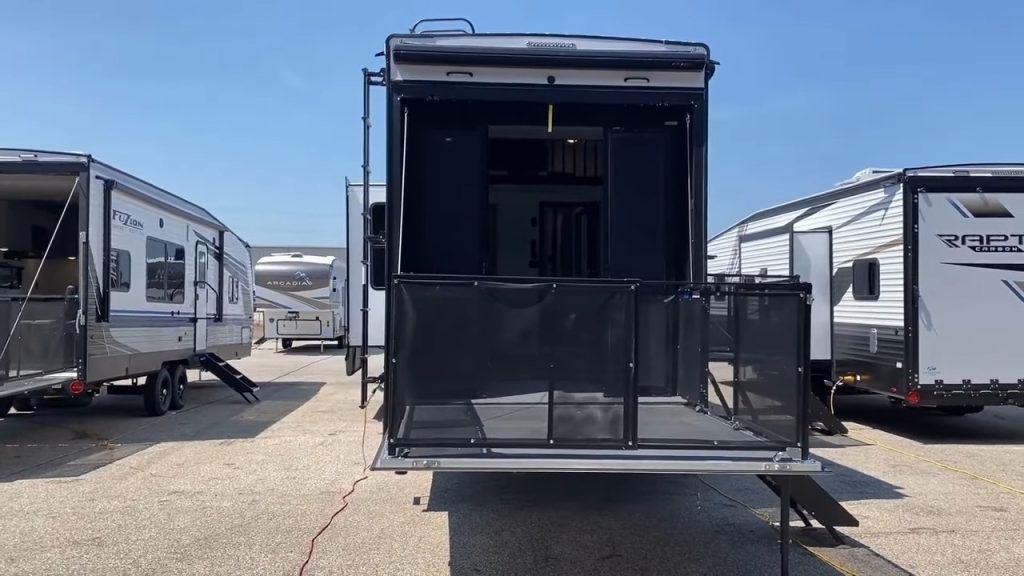 2024 Fuzion 425 Fifth Wheel exterior